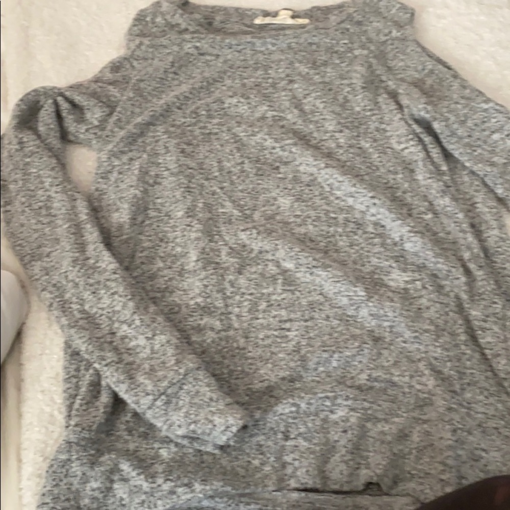 shoulder less gray long sleeve